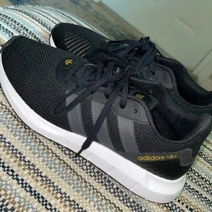 Like new ladies adidas size 8.5.